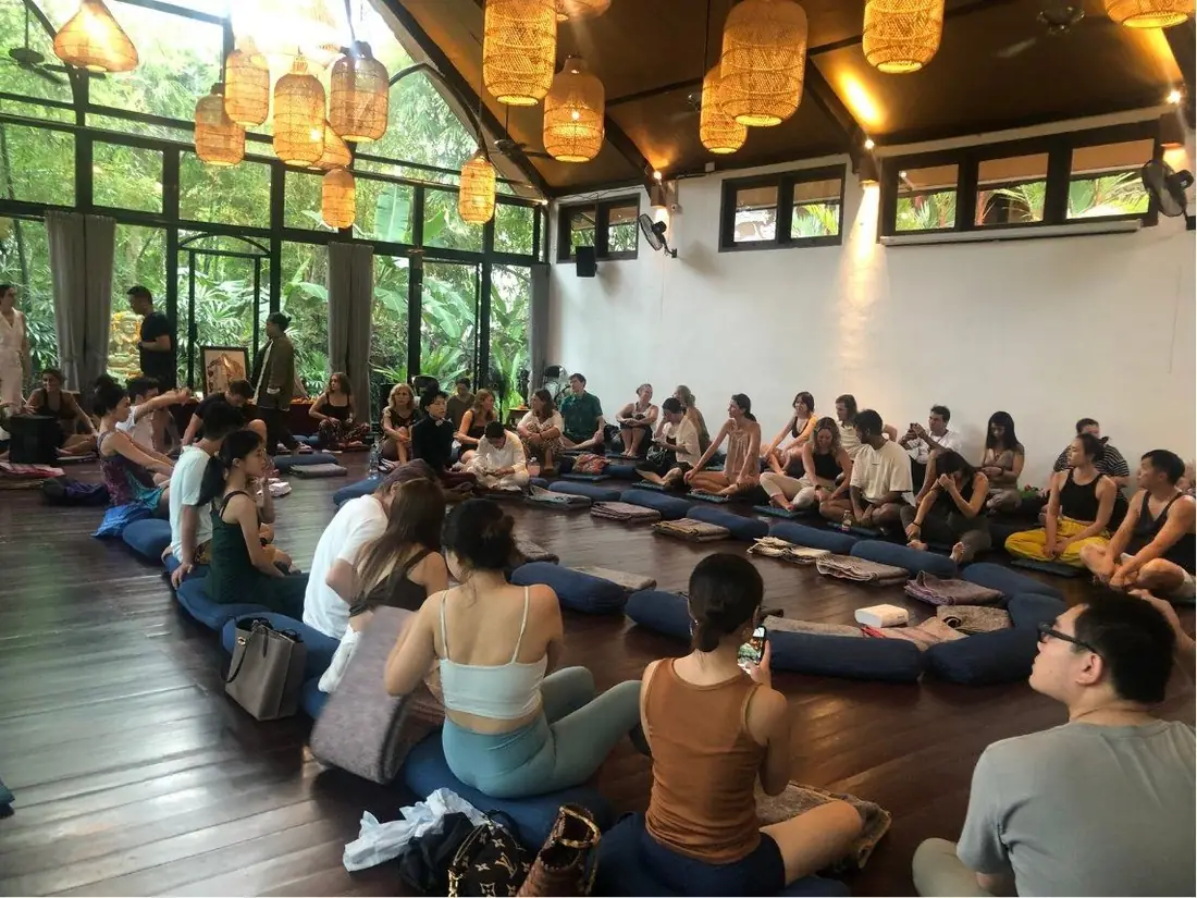 Ananda Mandala à Bali — groupe assis en cercle