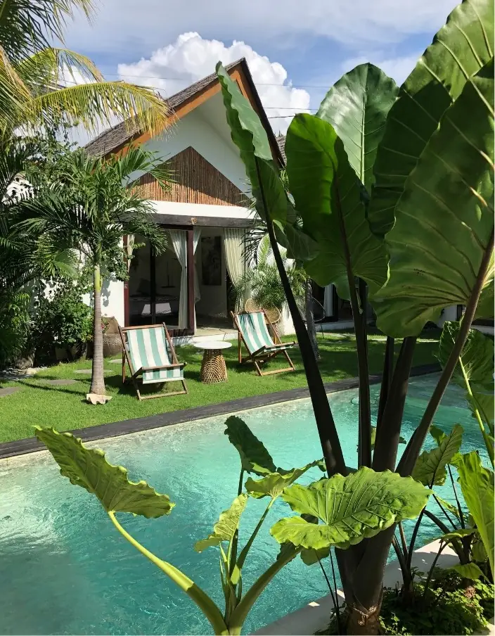 Villa balinaise et sa piscine — la maison de votre retraite